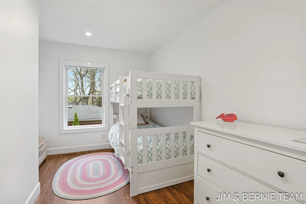 153 Elizabeth St, Saugatuck, MI 49453-9656