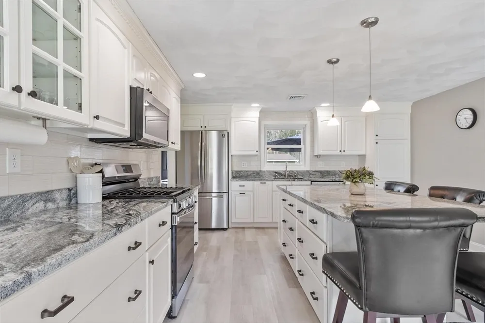 15 San Mateo Dr, Chelmsford, MA 01824