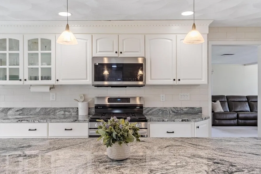 15 San Mateo Dr, Chelmsford, MA 01824
