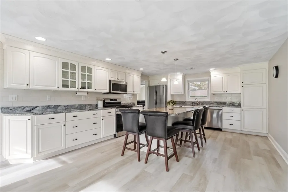 15 San Mateo Dr, Chelmsford, MA 01824