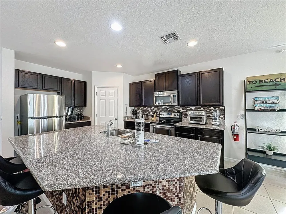 1346 Yorkshire Ct, Davenport, FL 33896