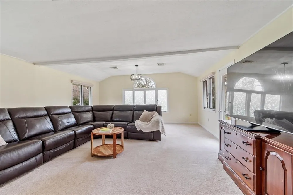 15 San Mateo Dr, Chelmsford, MA 01824