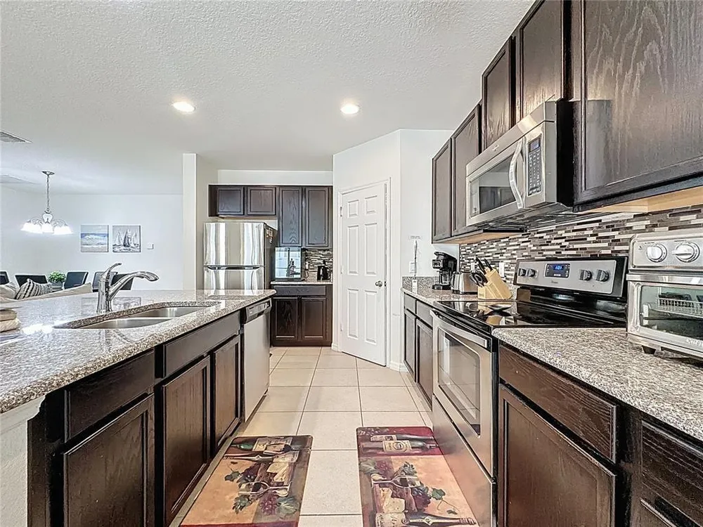 1346 Yorkshire Ct, Davenport, FL 33896