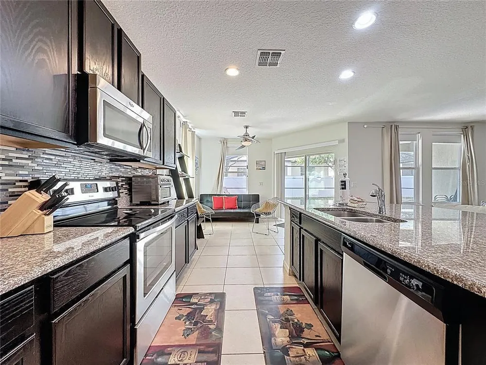 1346 Yorkshire Ct, Davenport, FL 33896