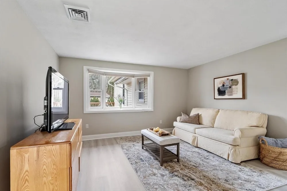 15 San Mateo Dr, Chelmsford, MA 01824