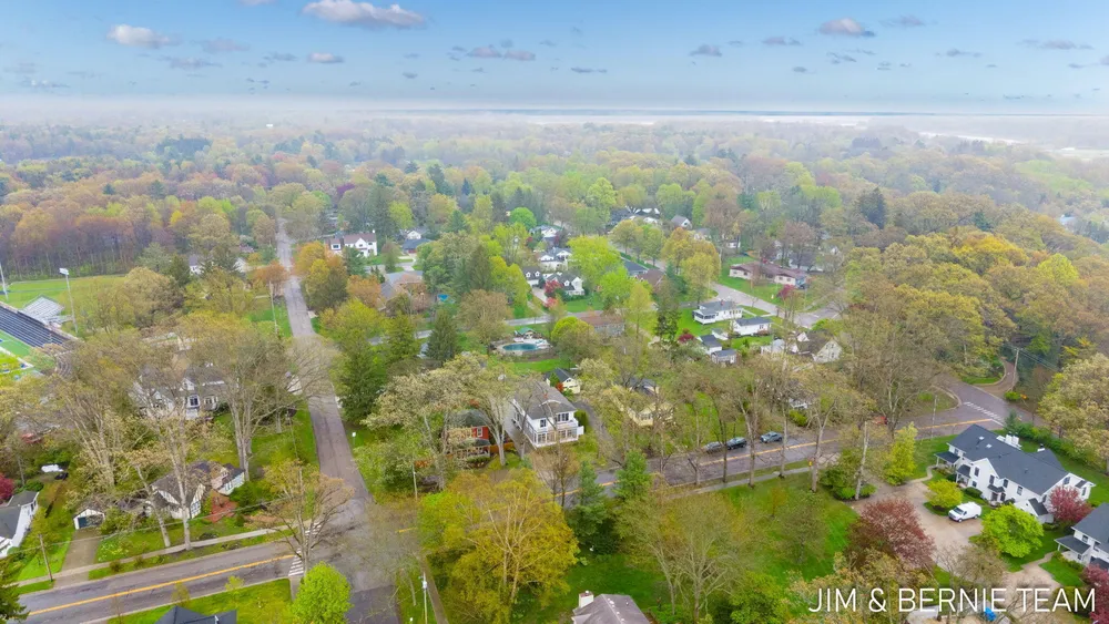 153 Elizabeth St, Saugatuck, MI 49453-9656