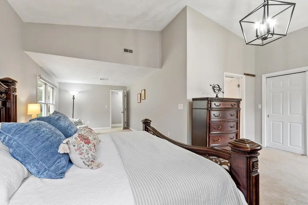 15 San Mateo Dr, Chelmsford, MA 01824