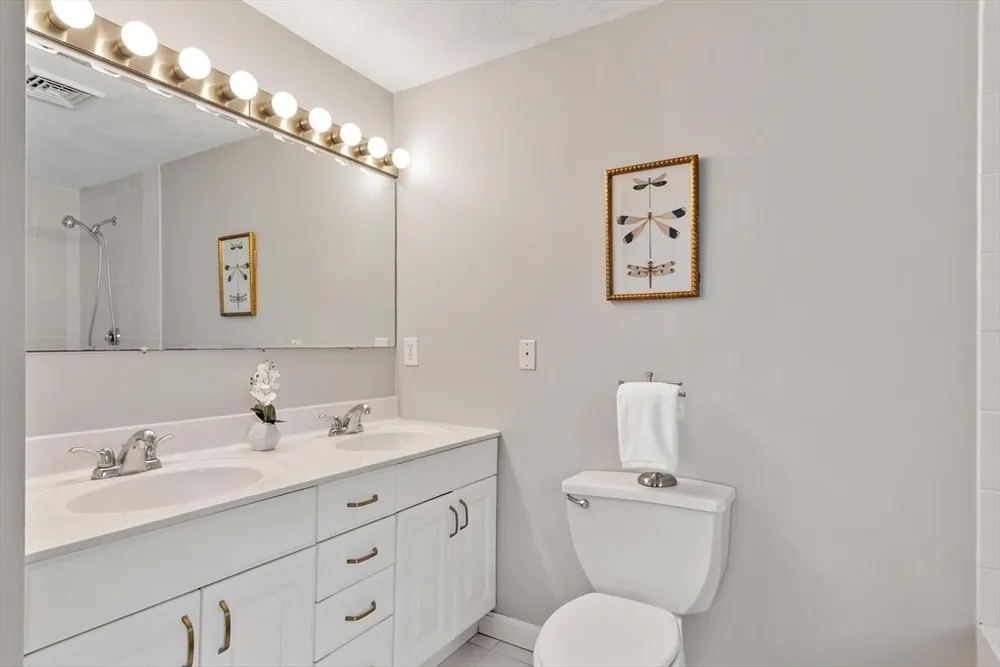 15 San Mateo Dr, Chelmsford, MA 01824