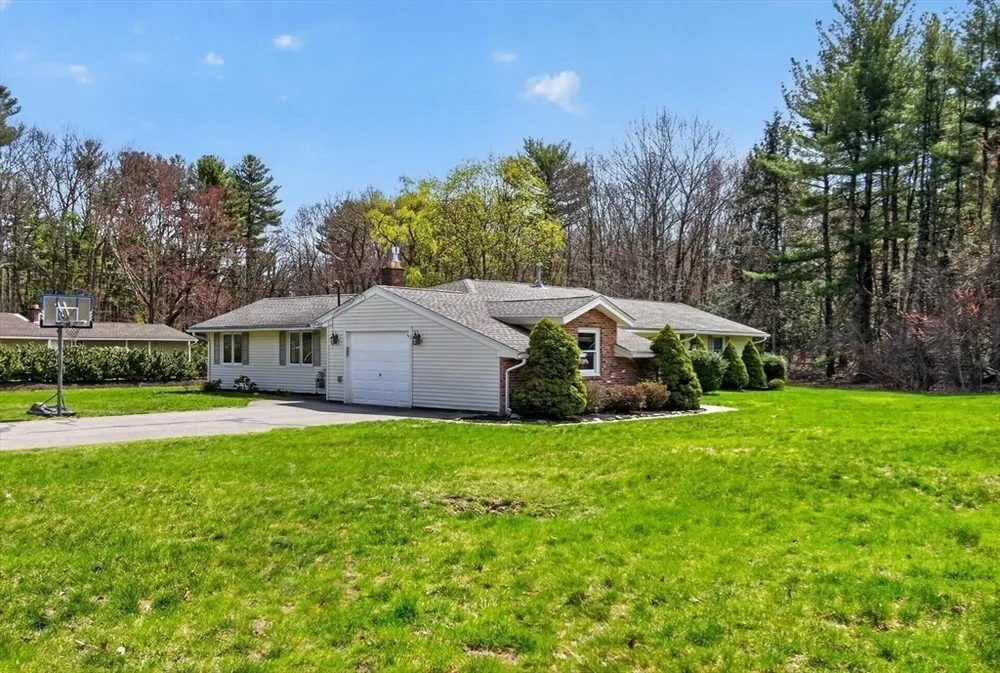 15 San Mateo Dr, Chelmsford, MA 01824