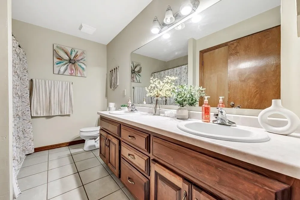 715 Edge Point Ct, De Pere, WI 54115