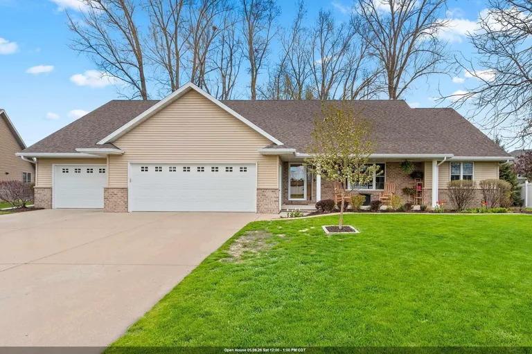 2460 Warm Meadows Dr, Green Bay, WI 54303