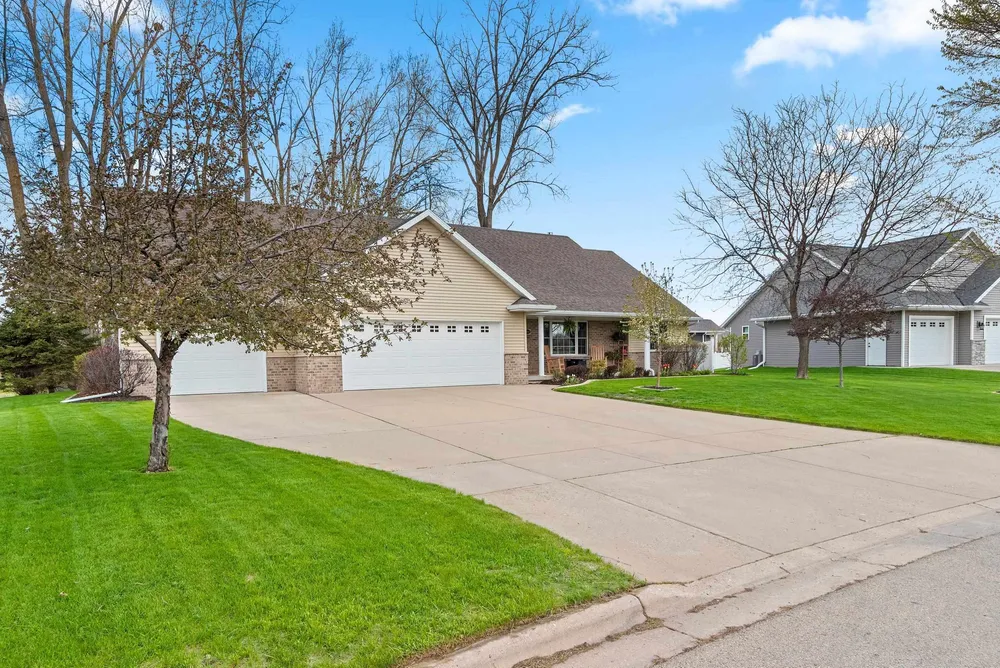 2460 Warm Meadows Dr, Green Bay, WI 54303