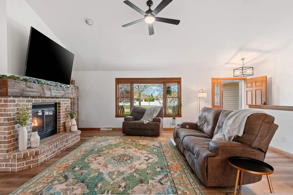 2460 Warm Meadows Dr, Green Bay, WI 54303