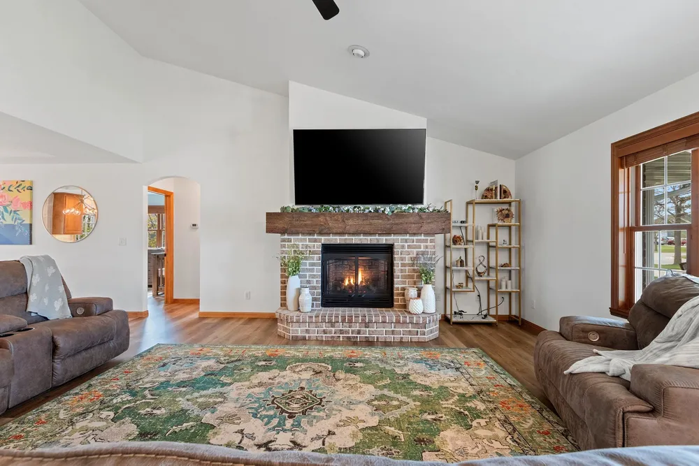 2460 Warm Meadows Dr, Green Bay, WI 54303