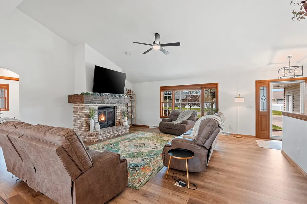 2460 Warm Meadows Dr, Green Bay, WI 54303