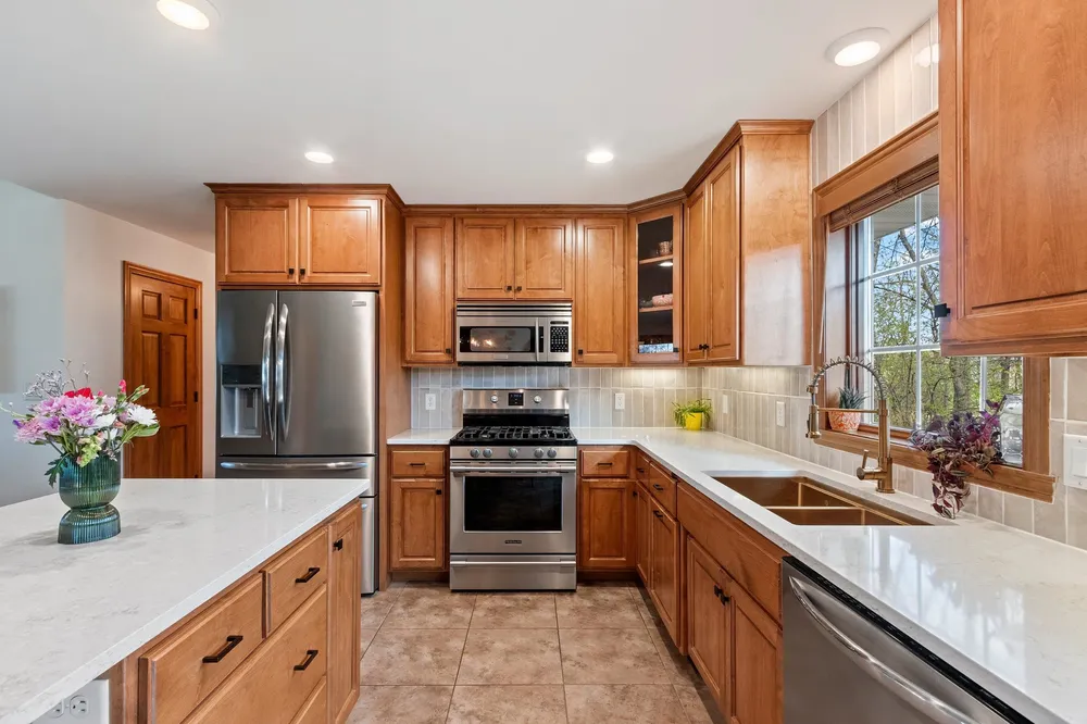 2460 Warm Meadows Dr, Green Bay, WI 54303