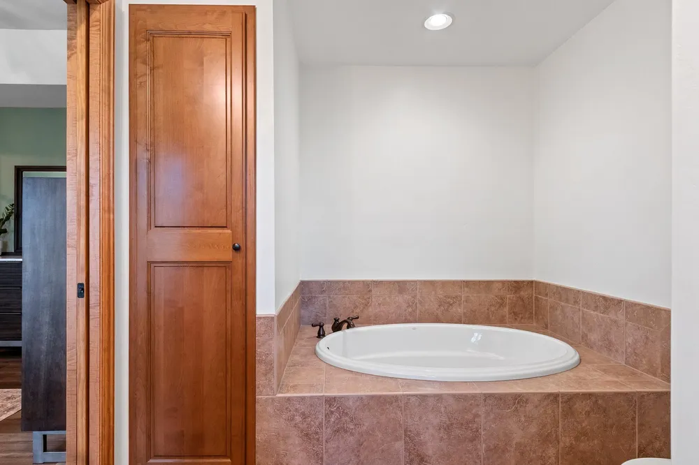 2460 Warm Meadows Dr, Green Bay, WI 54303