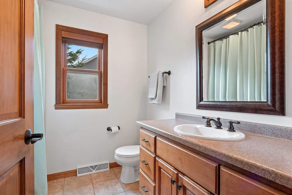 2460 Warm Meadows Dr, Green Bay, WI 54303