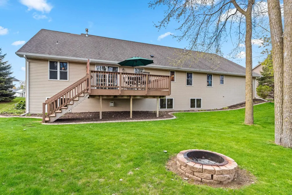 2460 Warm Meadows Dr, Green Bay, WI 54303