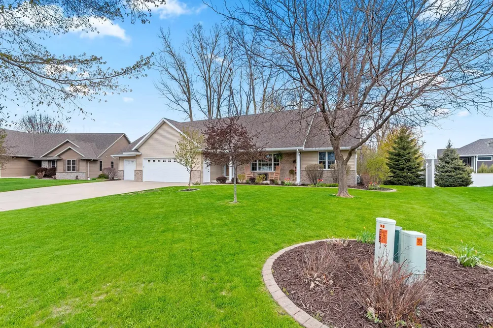 2460 Warm Meadows Dr, Green Bay, WI 54303