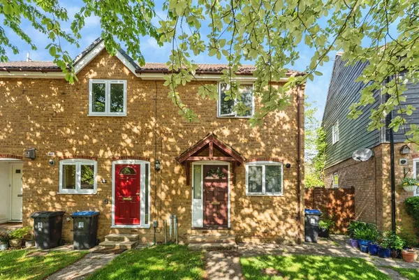 Dunfee Way, WEST BYFLEET, Surrey, KT14
