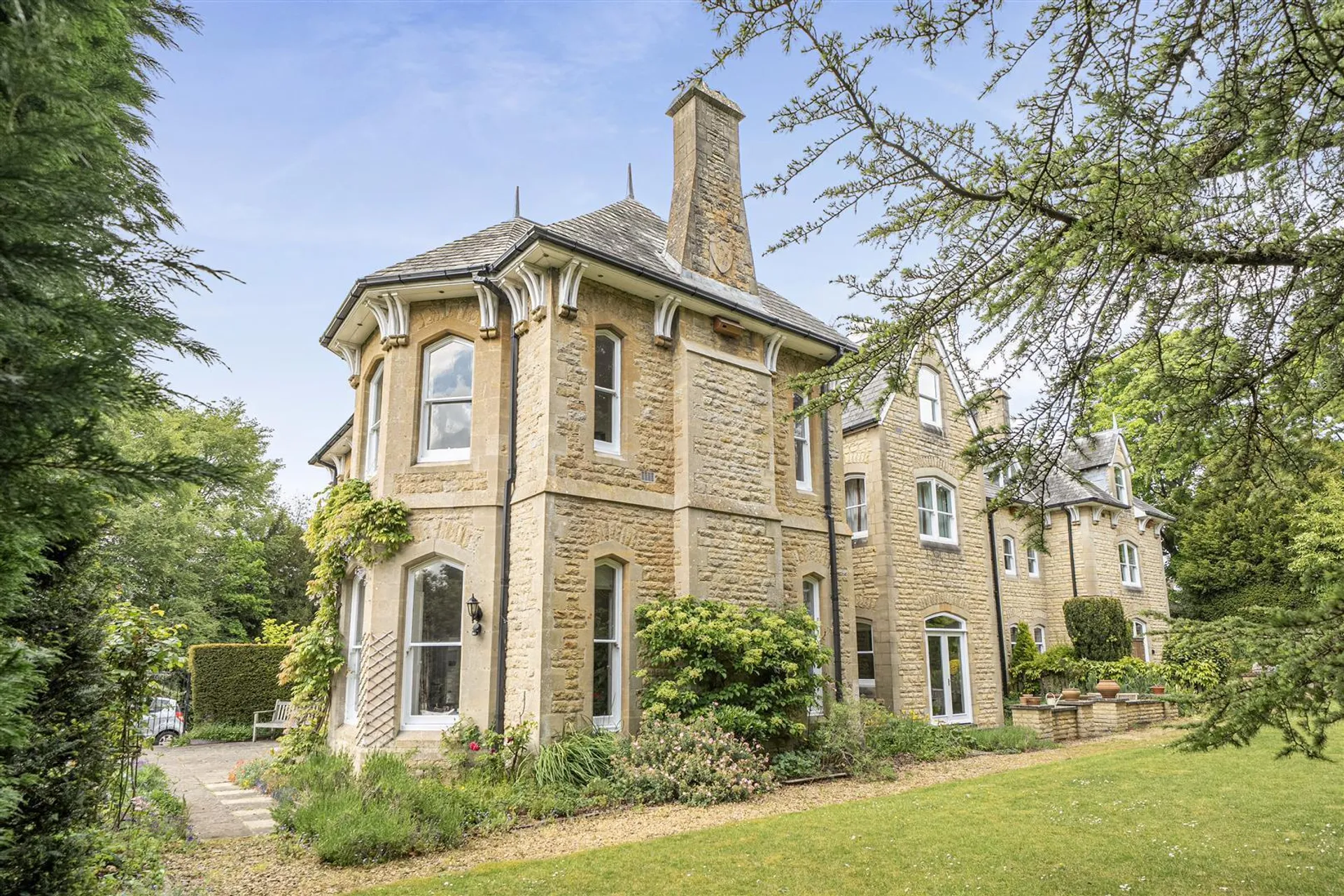 Property photo top 0