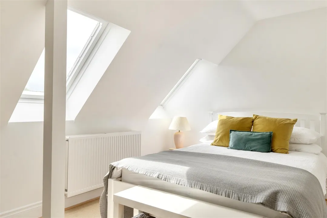 https://mr0.homeflow-assets.co.uk/files/photo/image/47335/7466/_x_/L-OvTElFxE-d9sxOgjKEdQ.jpg