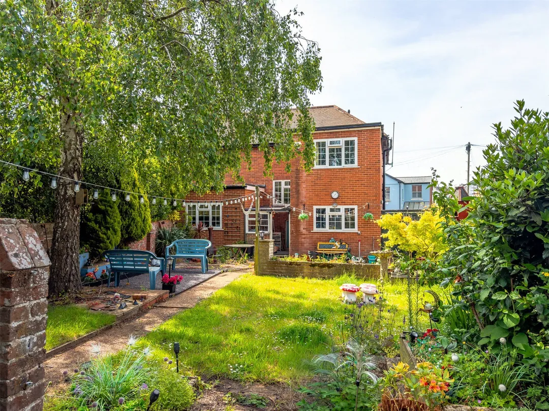 https://mr0.homeflow-assets.co.uk/files/photo/image/47336/5432/_x_/SOU250799_23.jpg