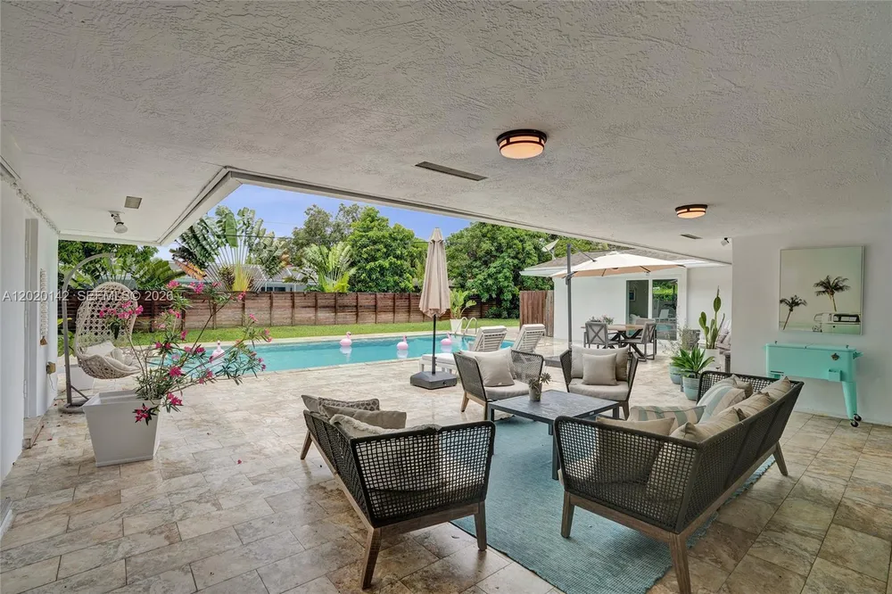 13820 SW 73rd Ave, Palmetto Bay, FL 33158