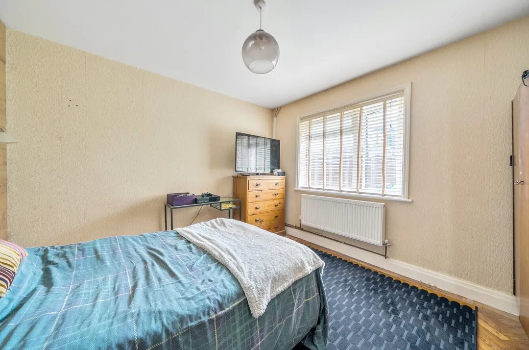 https://mr0.homeflow-assets.co.uk/files/photo/image/47337/8535/_x_/TOP260046_28.jpg