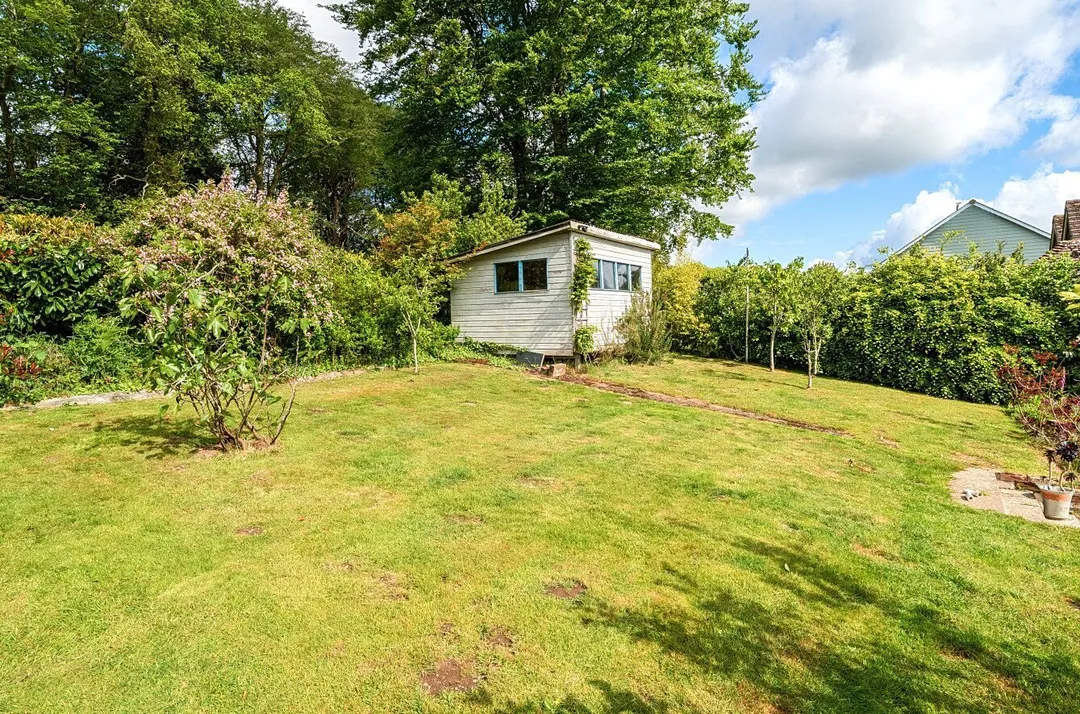 https://mr0.homeflow-assets.co.uk/files/photo/image/47337/8537/_x_/TOP260046_09.jpg