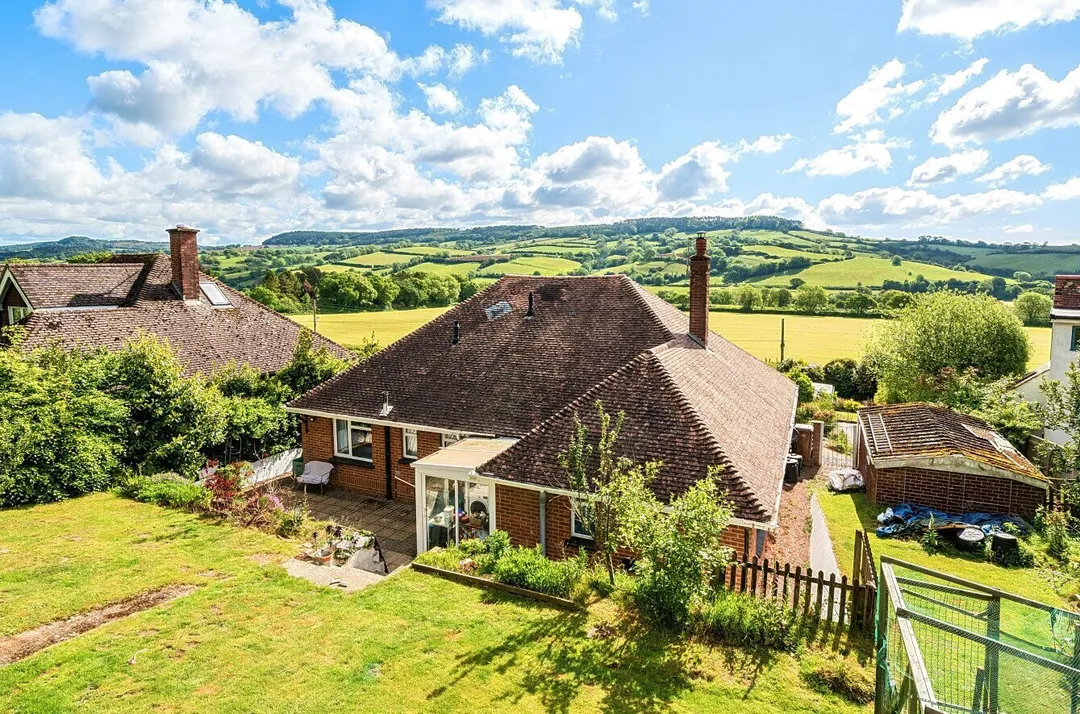 https://mr0.homeflow-assets.co.uk/files/photo/image/47337/8538/_x_/TOP260046_07.jpg