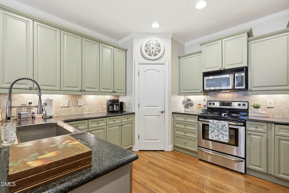 7040 Dayton Ridge Dr, Apex, NC 27539