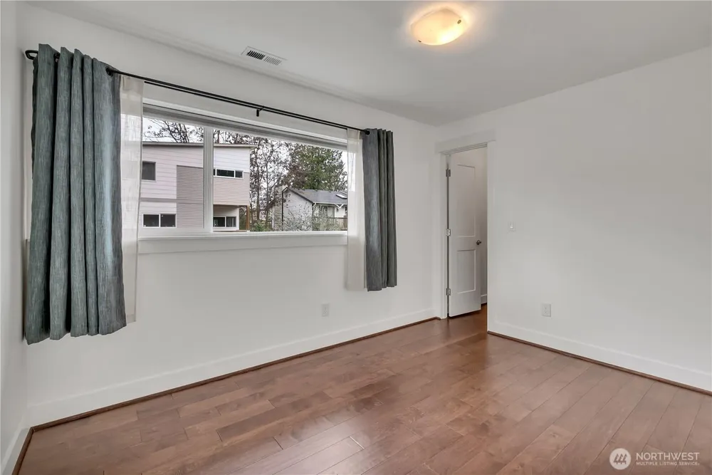5942 21st Ave SW, Seattle, WA 98106