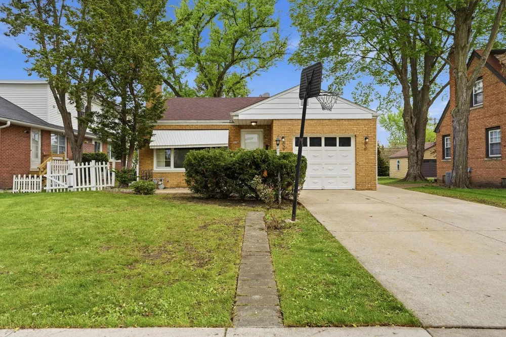 306 W Lonnquist Blvd, Mount Prospect, IL 60056