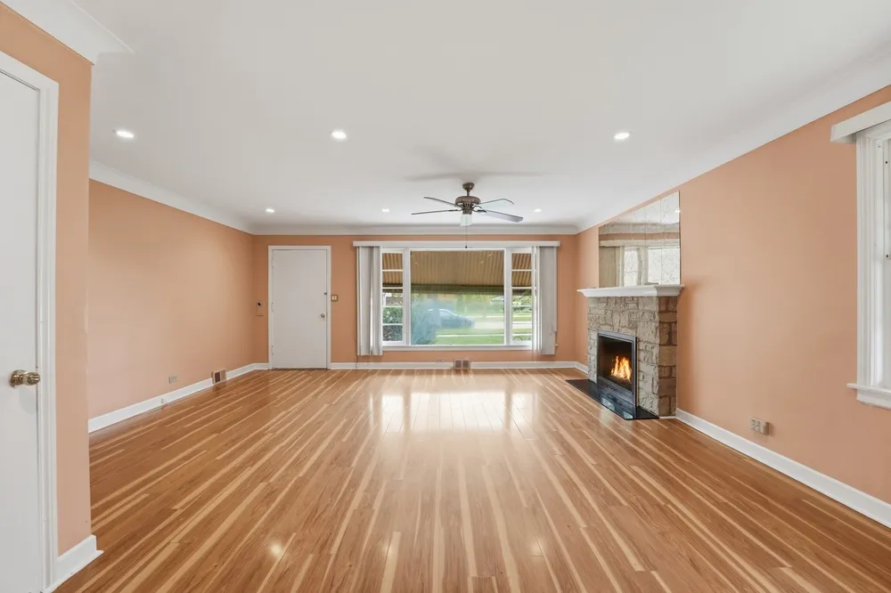 306 W Lonnquist Blvd, Mount Prospect, IL 60056