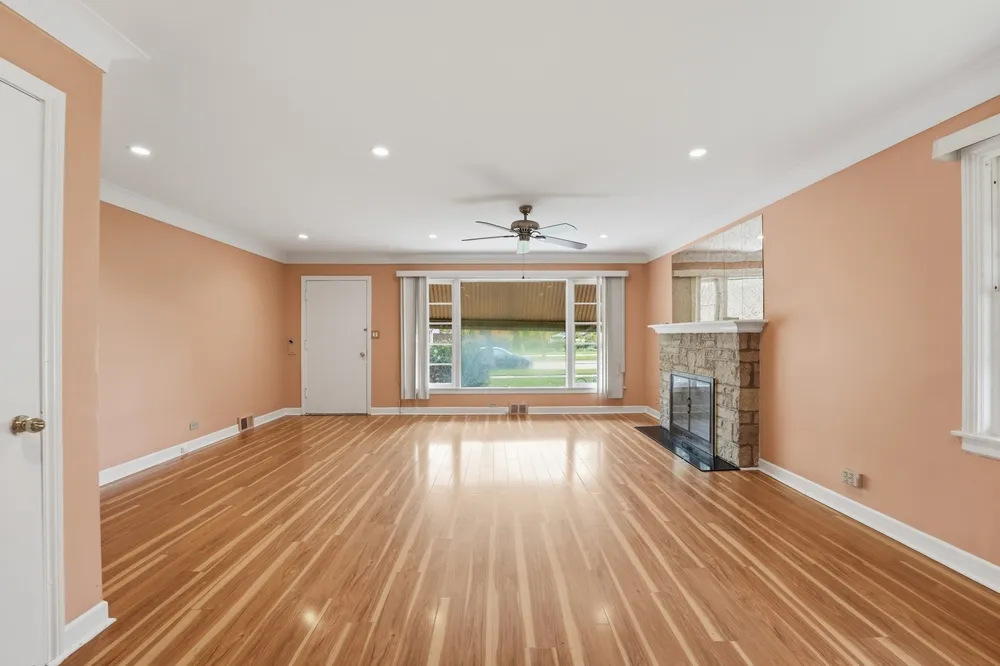 306 W Lonnquist Blvd, Mount Prospect, IL 60056