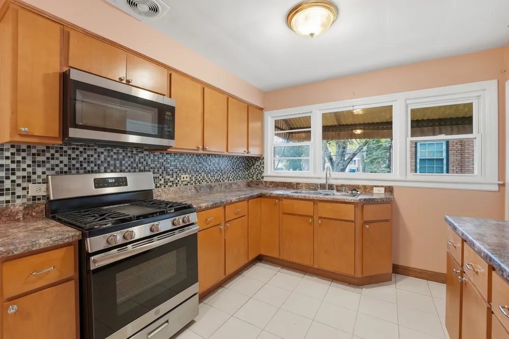 306 W Lonnquist Blvd, Mount Prospect, IL 60056