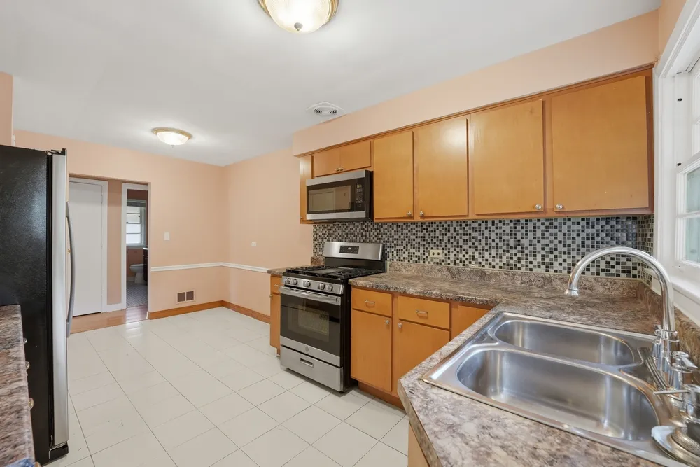 306 W Lonnquist Blvd, Mount Prospect, IL 60056