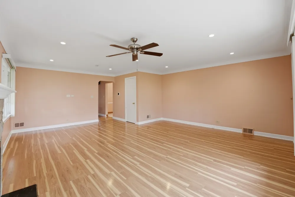 306 W Lonnquist Blvd, Mount Prospect, IL 60056