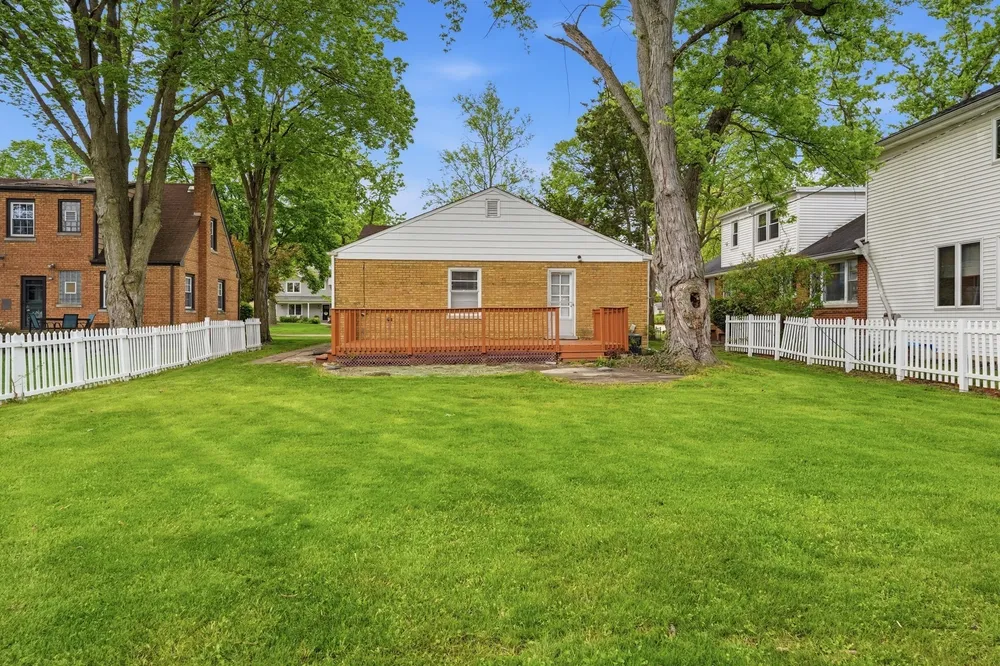306 W Lonnquist Blvd, Mount Prospect, IL 60056