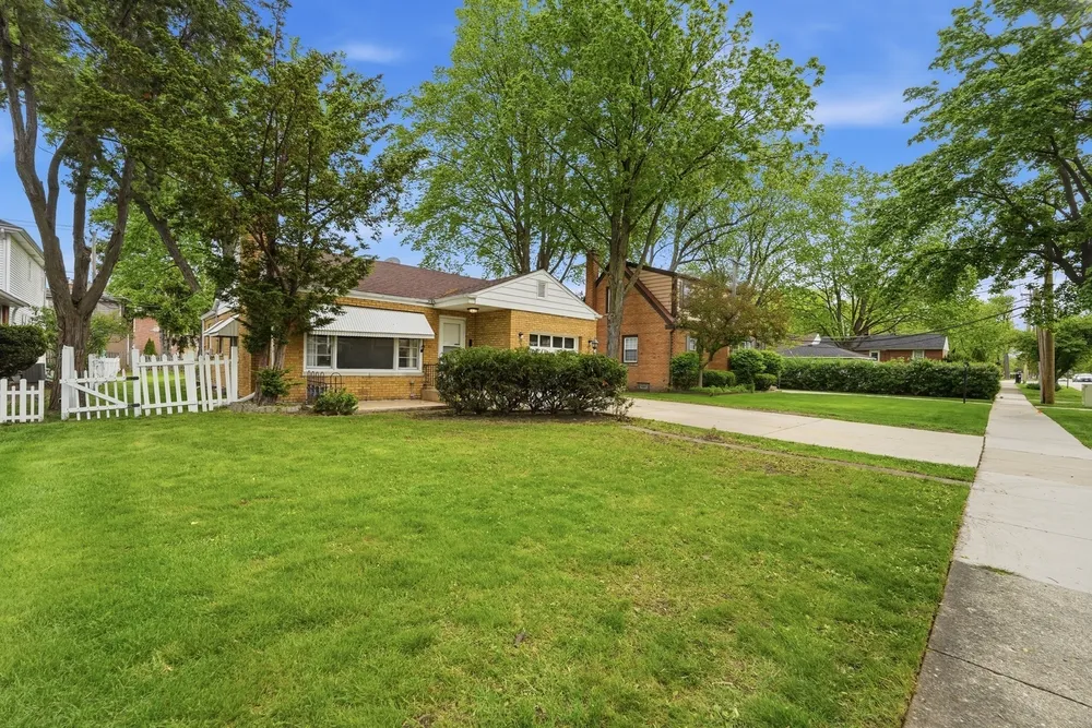 306 W Lonnquist Blvd, Mount Prospect, IL 60056