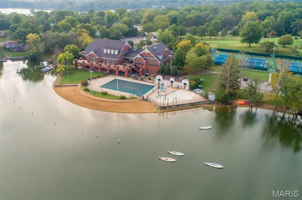 2 Forest Park Circle, Lake St Louis, MO 63367
