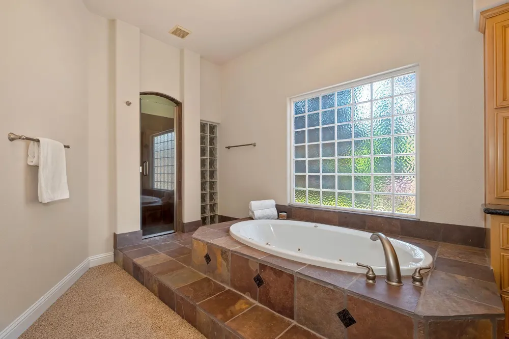 8484 Cobble Creek Ln, Orangevale, CA 95662