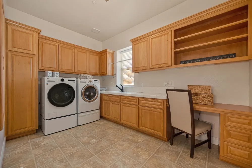8484 Cobble Creek Ln, Orangevale, CA 95662
