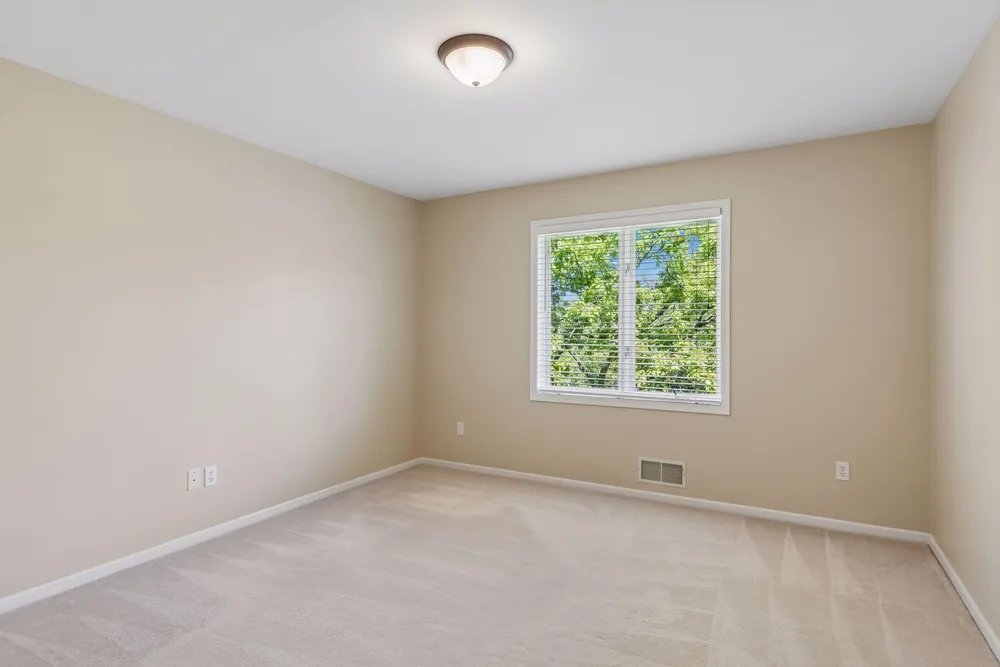 10444 Purdey Rd, Eden Prairie, MN 55347