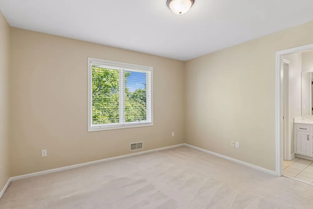 10444 Purdey Rd, Eden Prairie, MN 55347