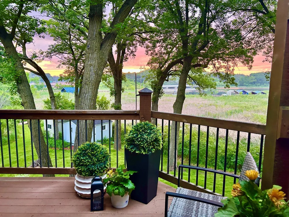 19900 Cottagewood Rd, Deephaven, MN 55331
