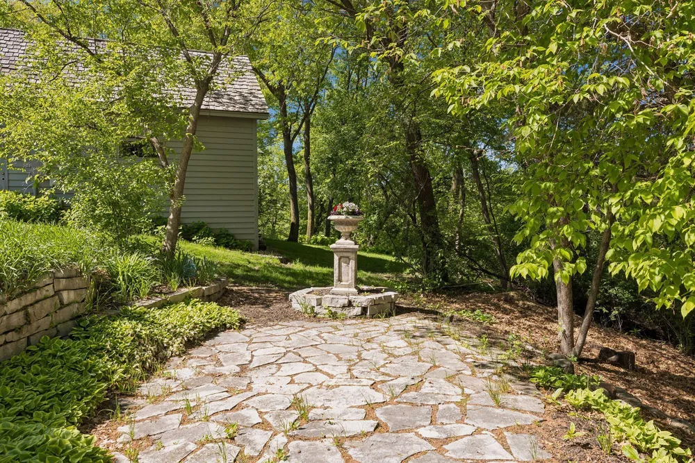 10444 Purdey Rd, Eden Prairie, MN 55347