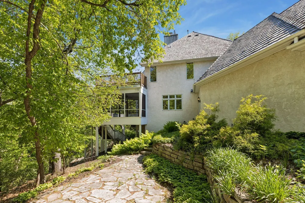 10444 Purdey Rd, Eden Prairie, MN 55347